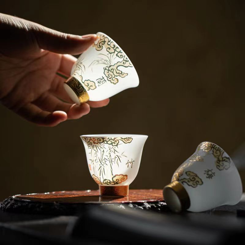 【汀和大福】陳明智老師手工素燒梅蘭竹菊羊脂玉瓷鈴鐺杯 禮盒裝 【汀和大福】陳明智老師手工素燒梅蘭竹菊羊脂玉瓷鈴鐺杯 禮盒裝