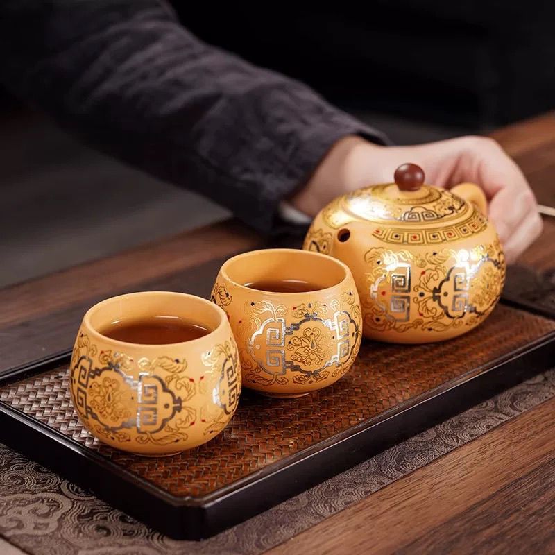 【汀和大福】紫砂西施鳳鳴壺|手工製作・琺瑯點綴・黃金細節超精緻!泥鳳鳴高端功夫茶具必收! 【汀和大福】紫砂西施鳳鳴壺|手工製作・琺瑯點綴・黃金細節超精緻!泥鳳鳴高端功夫茶具必收!